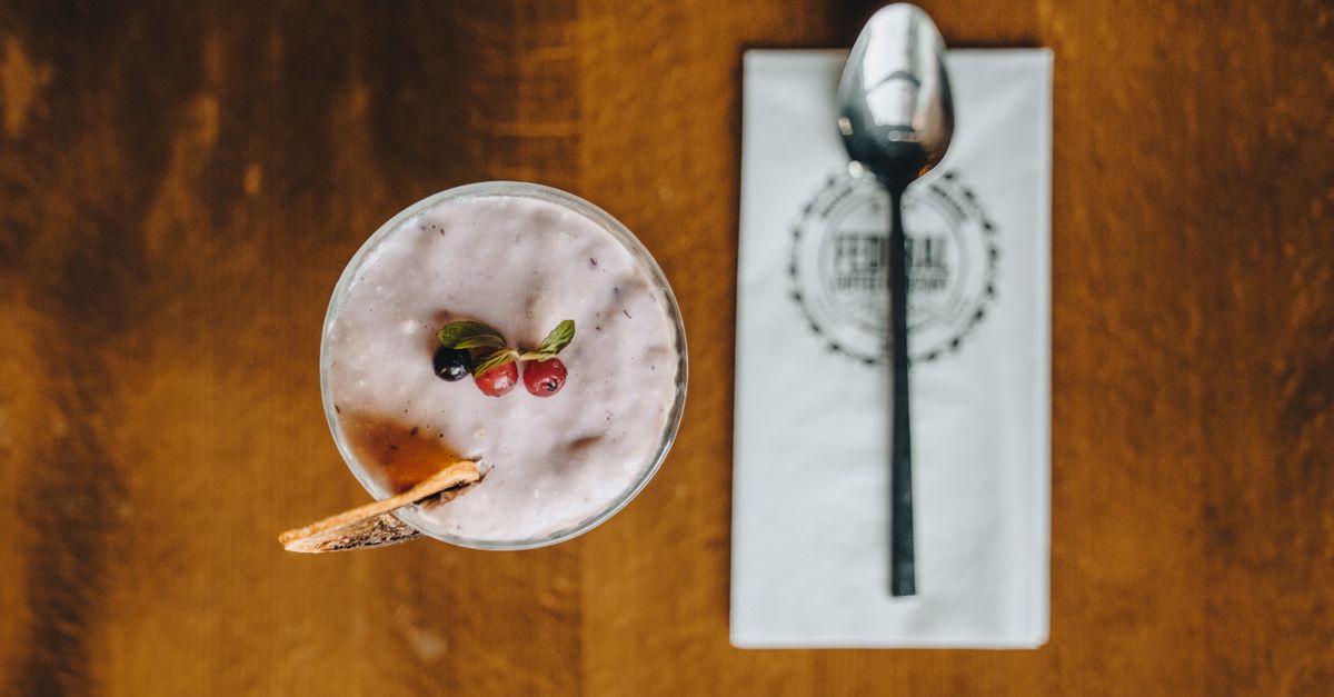 Smoothie et en-cas sains pour le goûter