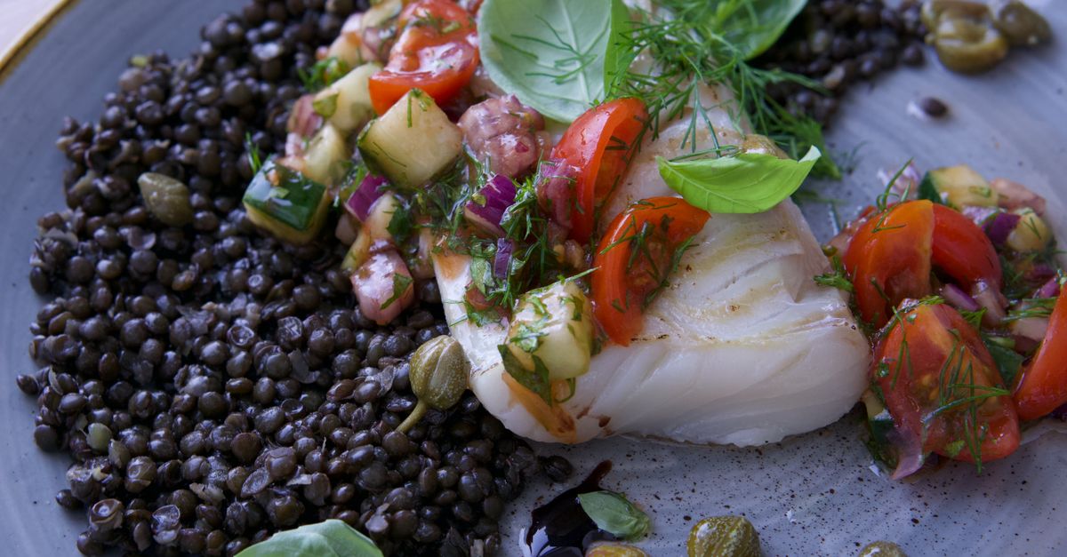 Assiette de cabillaud, lentilles et épinards à index glycémique bas